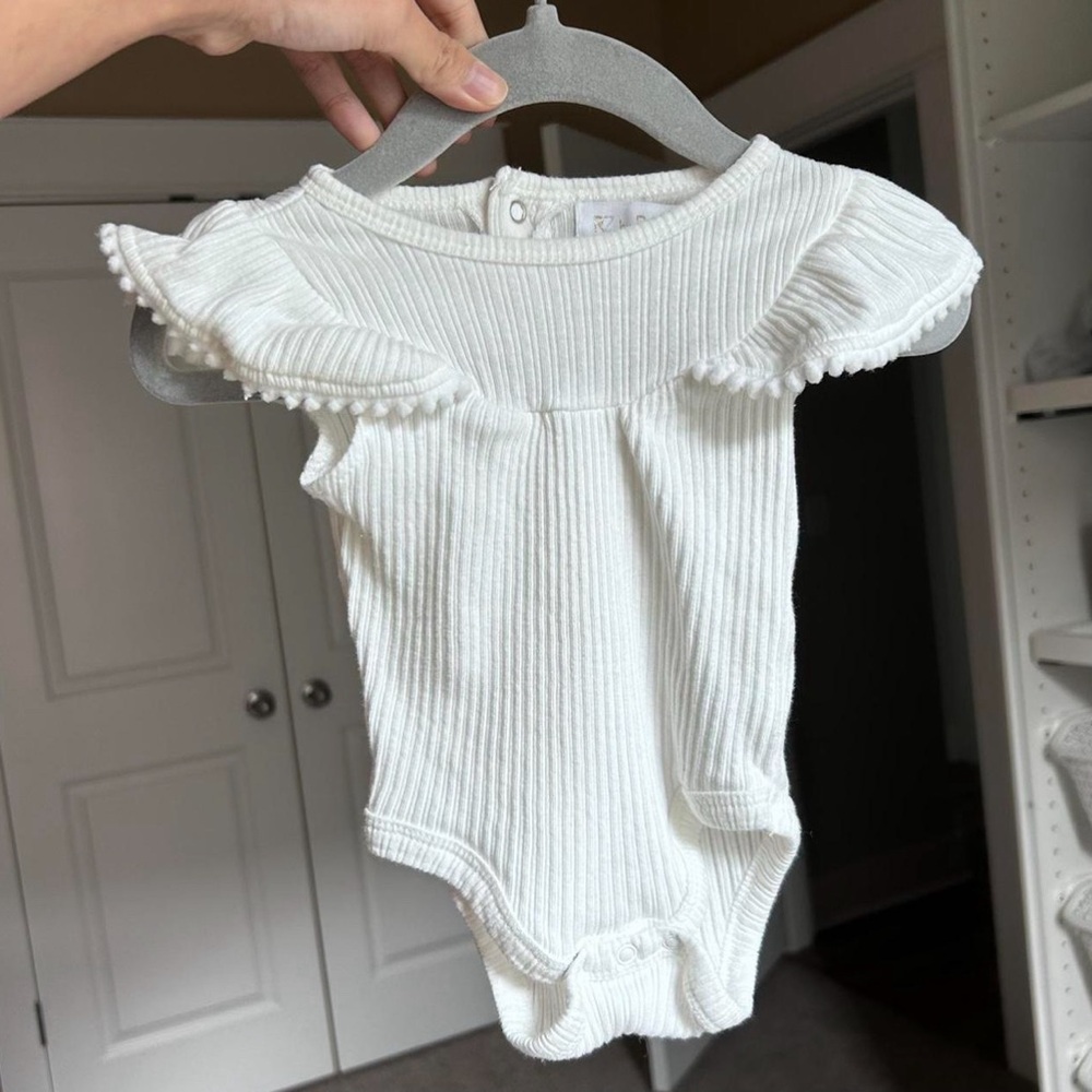 Baby ruffle sleeve bodysuit